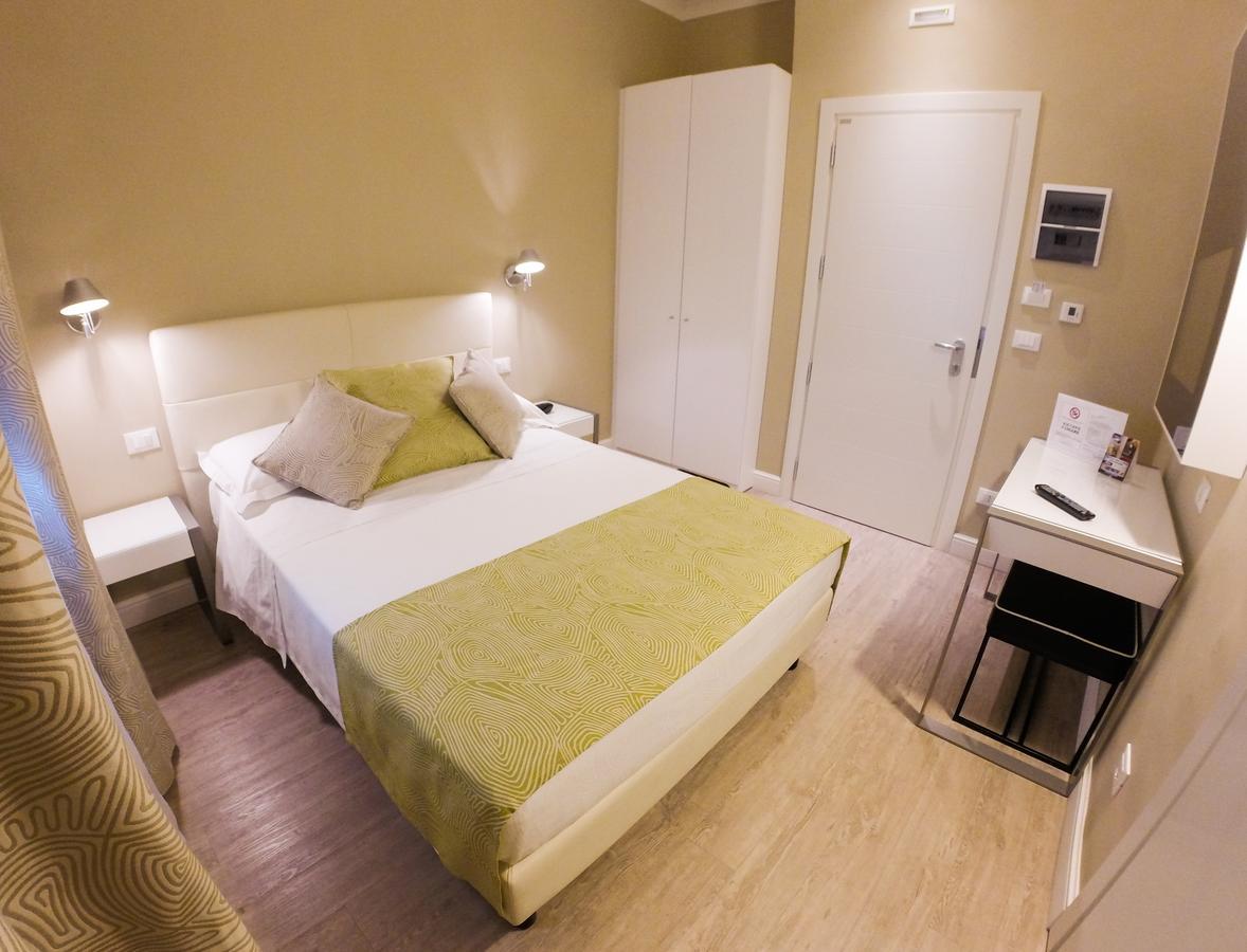 Hotel Universal Livorno Bagian luar foto