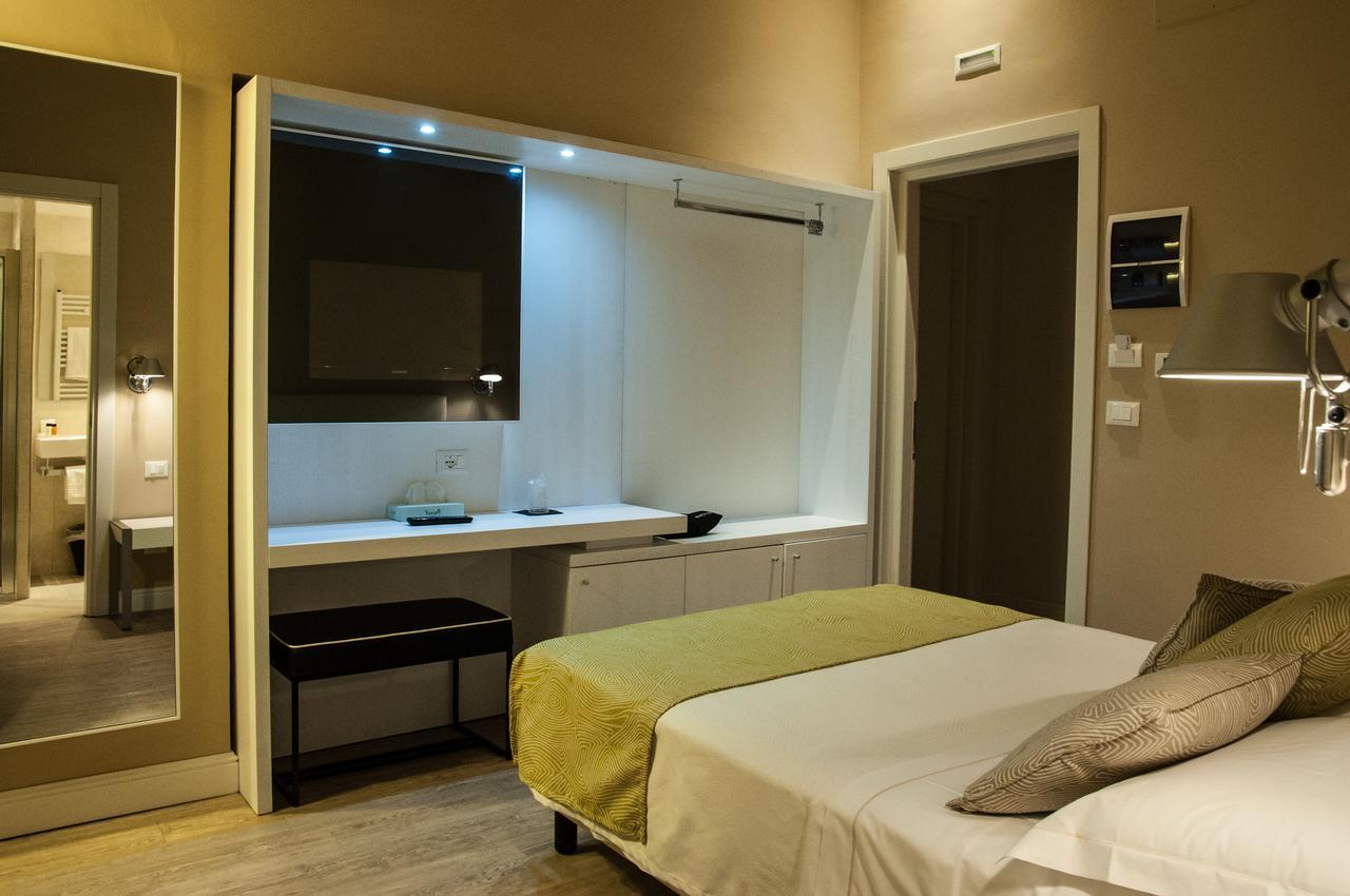 Hotel Universal Livorno Bagian luar foto