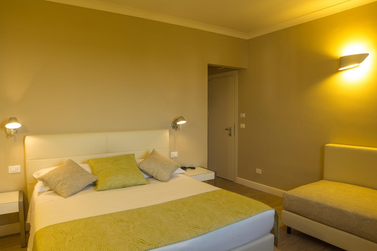 Hotel Universal Livorno Bagian luar foto