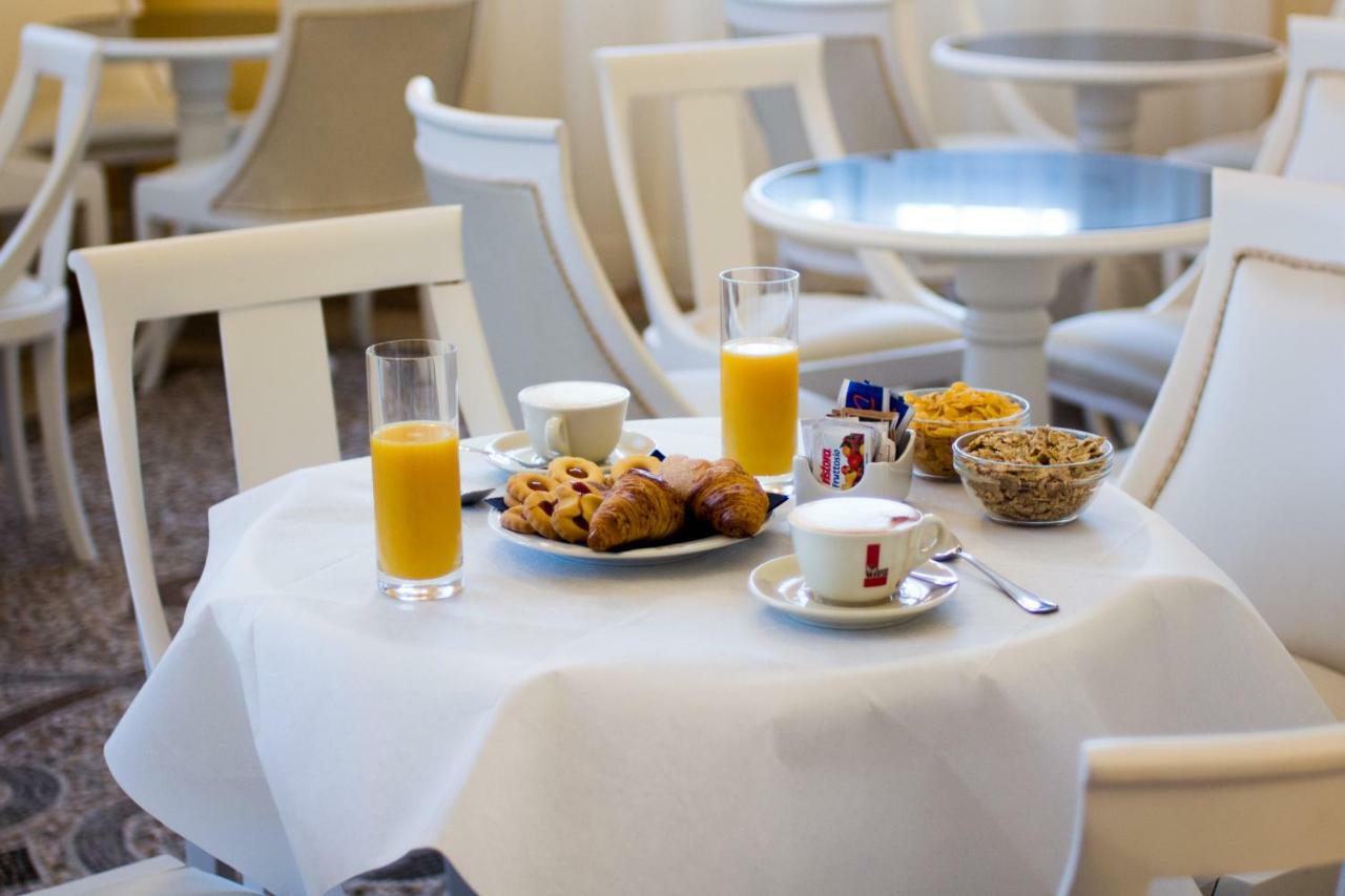 Hotel Universal Livorno Bagian luar foto